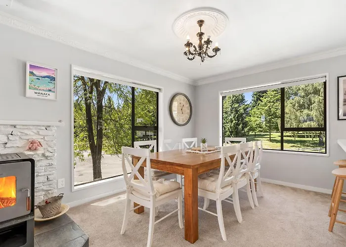 Tree Retreat - Luxury Living Steps From The Iconic Lakefront