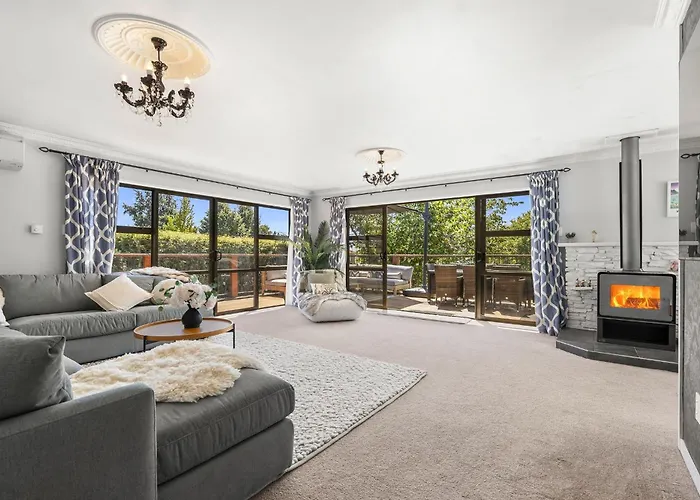 Tree Retreat - Luxury Living Steps From The Iconic Lakefront Apartment
