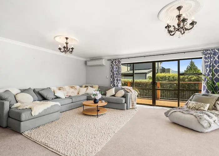 Tree Retreat - Luxury Living Steps From The Iconic Lakefront
