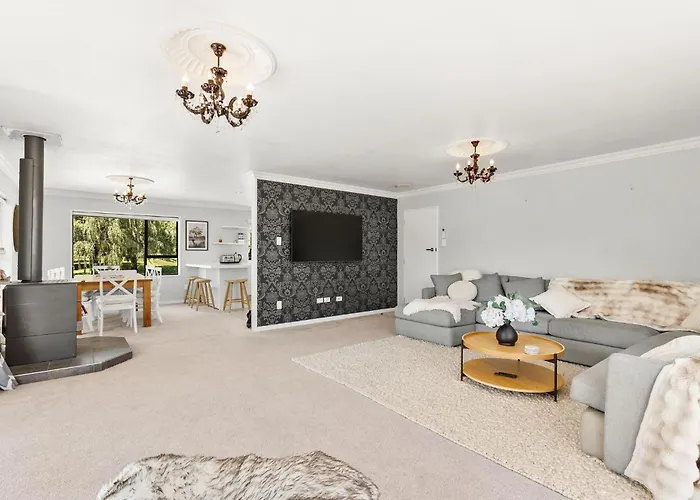 Tree Retreat - Luxury Living Steps From The Iconic Lakefront Apartment Wanaka