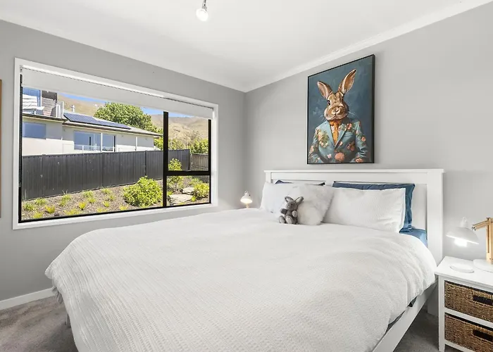 Tree Retreat - Luxury Living Steps From The Iconic Lakefront Apartment Wanaka